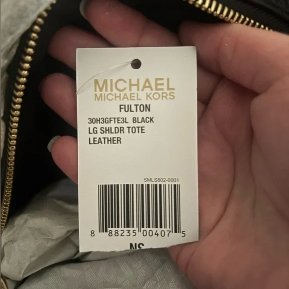 NWT! 🖤 MICHAEL Michael Kors • Fulton Large Leather Shoulder Bag - Black / Gold - Picture 4 of 16